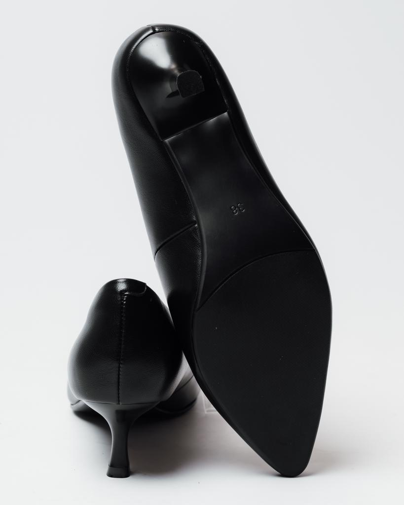 Aiformaria 4140 36 Black Leather Low Heel Shoes