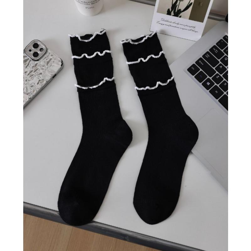 Ladies Thin Fashion Cake Lace Solid Color Stitching Vertical Bar Boneless Calf Pile Socks