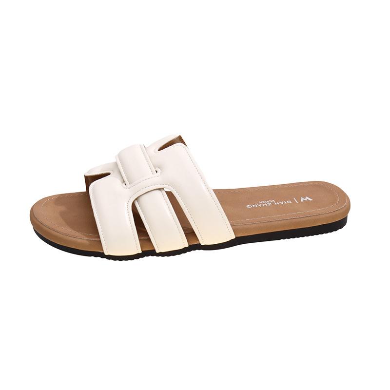 Internet celebrity fashion fairy wind beach sandals 2025 summer and autumn new French versatile flat casual one-word slippers