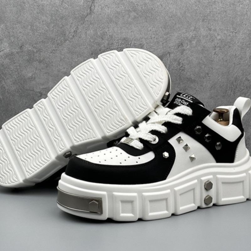 Pantofi la modă pentru bărbați pantofi de stradă cu talpă groasă pentru creșterea în înălțime pantofi casual de bord design de nișă simț al modei pantofi cu nituri pentru bărbați Zapatos Hombre