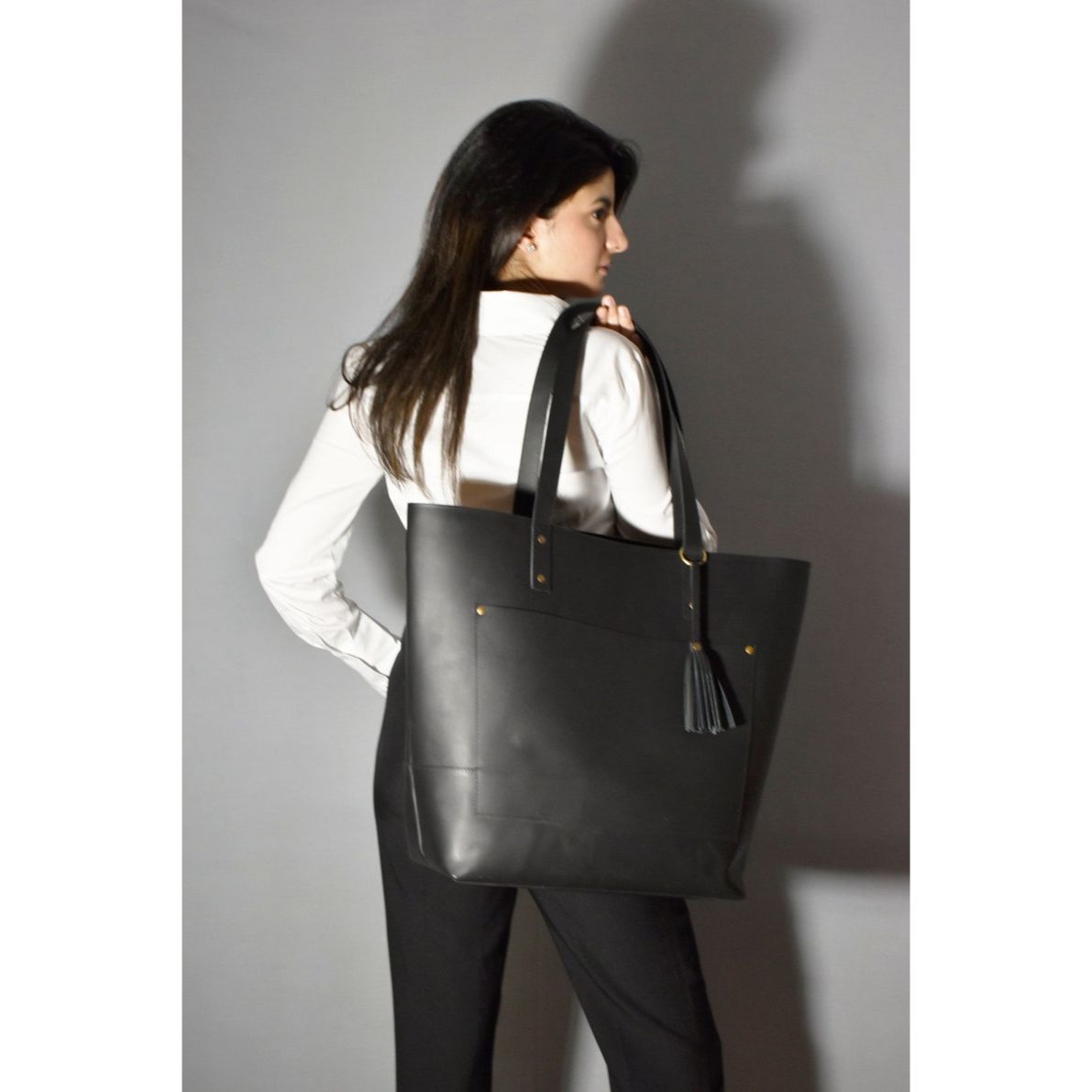 

Сумка-тоут из кожи ручной работы, кошелек, на плечо, черная, подарок на годовщину для женщин, кожаная сумка для ноутбука, для работы, для учителя, в подарок, для девушек, для мам 16 x 12 x 5 in