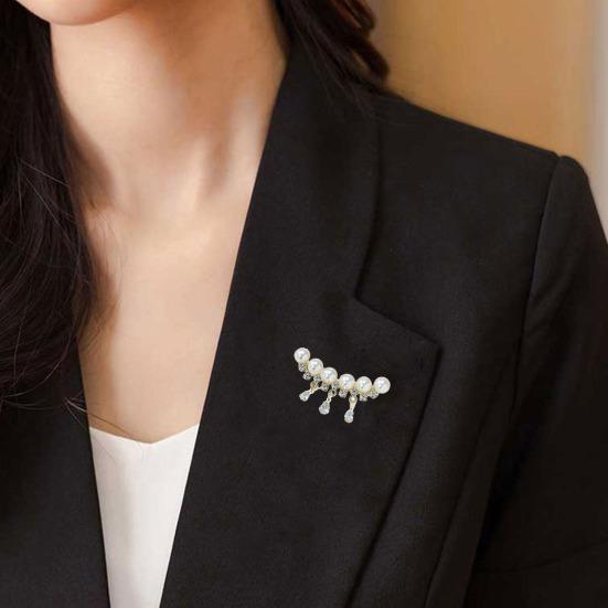 Women Brooch Sparkling Rhinestones Imitation Pearls Decor Suit Lapel Pin Sweaters Collars Hats Bags Coats Scarves Badge