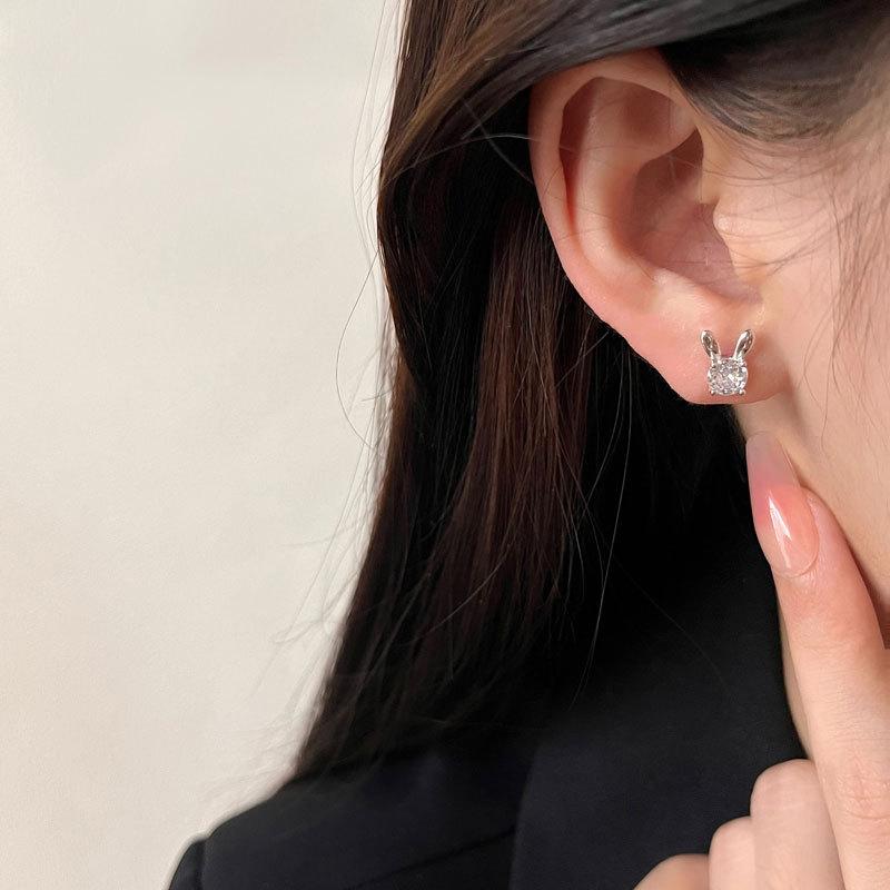 Everyday Versatile Rabbit Earrings Are Small for Your Girlfriend