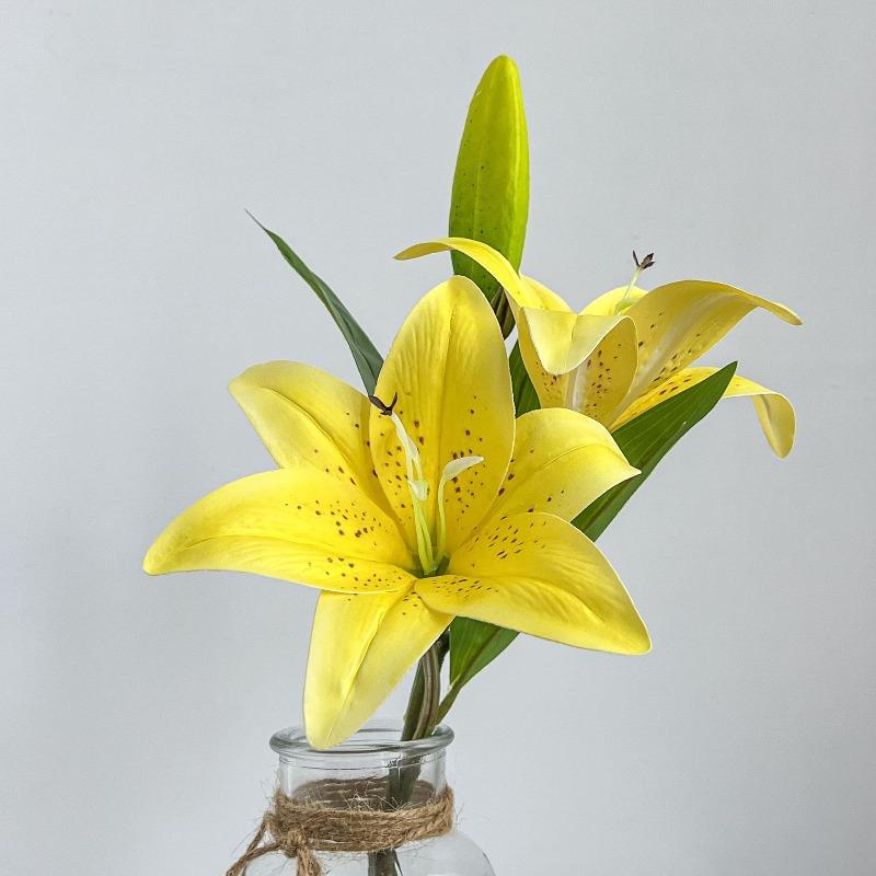 

Искусственная лилия с двумя цветками и одним бутоном, увлажняющее касание, липкая лента для лилии, искусственный цветок для домашней фотографии Upgraded version жёлтый