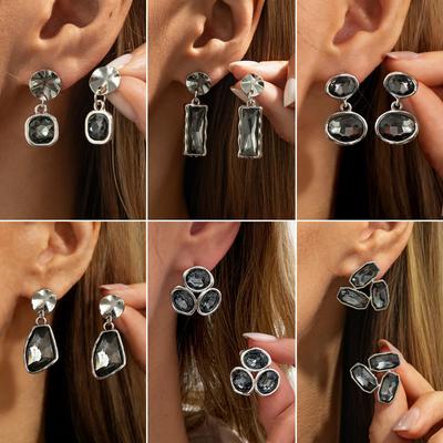Luxe Geometrische Vierkante Zwarte Acryl Diamant Stud Oorbellen, Modieuze Metalen Geplooide Edelsteen Oorbellen.