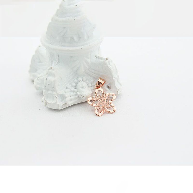 Exquisite Russian Purple Gold Plated Rose Gold Color Gold Hollow Flower Pendant Fashion Trend Personalized Collarbone Chain Women