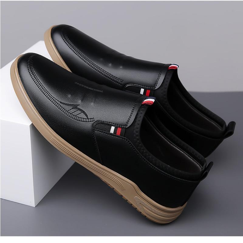Fashion Spring Autumn Leather Casual Loafers for Men Designer Soft Sole Light Male Shoes Casual Sports Solid Color Fashion Business Shoe