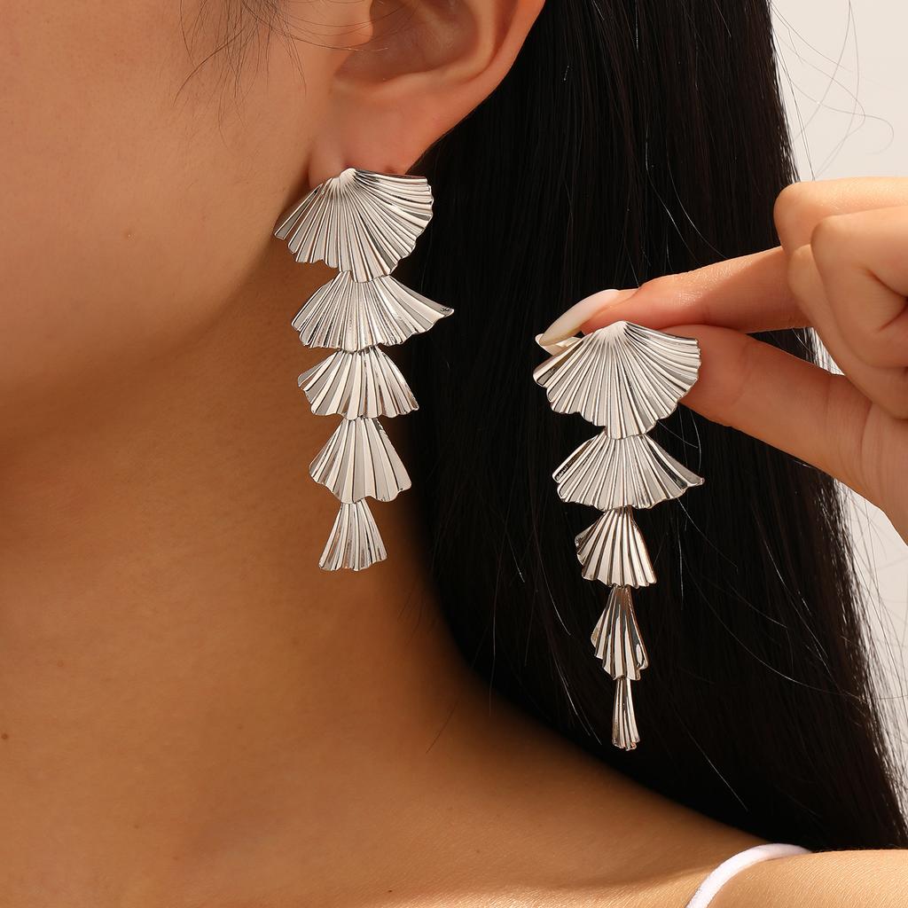 European and American Exaggerated Earrings, High-end Gold Ginkgo Leaf Fringed Earrings, Fashion Jewelry, Niche Design Earrings.
