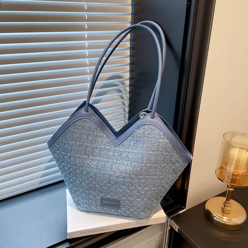 

Tote bag women s large-capacity popular shoulder bag 2025 new trendy fashion big Maillard bag straw handheld синий