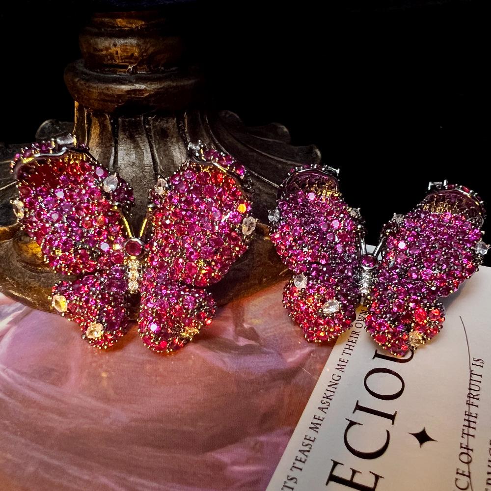 

Exquisite 3D Butterfly Zircon Rhodium-Plated S925 Stud Earrings in High-End French Runway Style красный