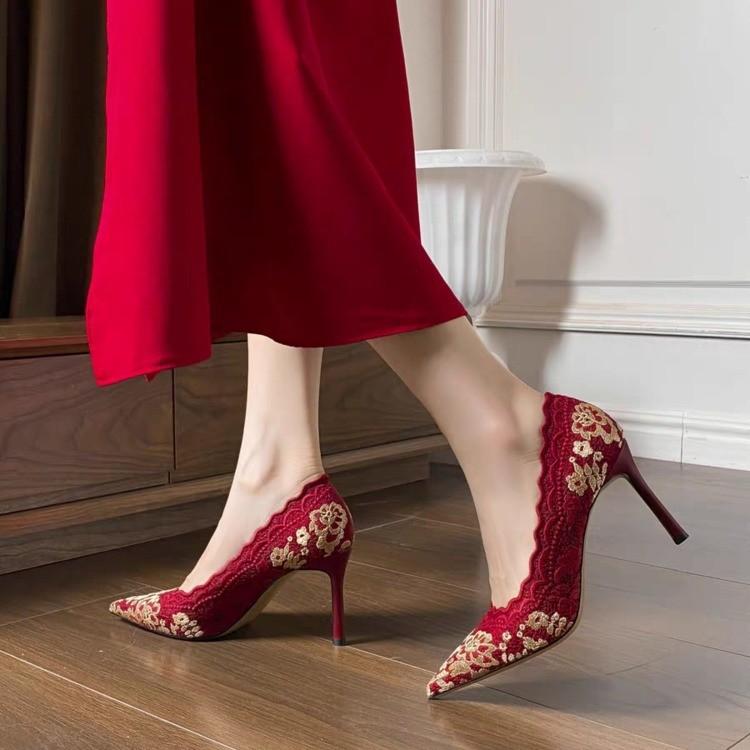Chinese embroidery red high heels women's autumn 2025 new temperament Xiuhe wedding dress two wear wedding shoes bridal shoes