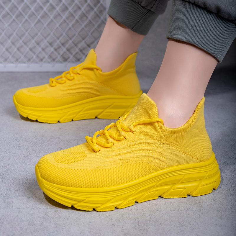 Red Sneakers for Women 2025 New Fashion Stretch Sneakers Large Thick Bottom Tenis Masculino Couple Training Vulcanized Shoes