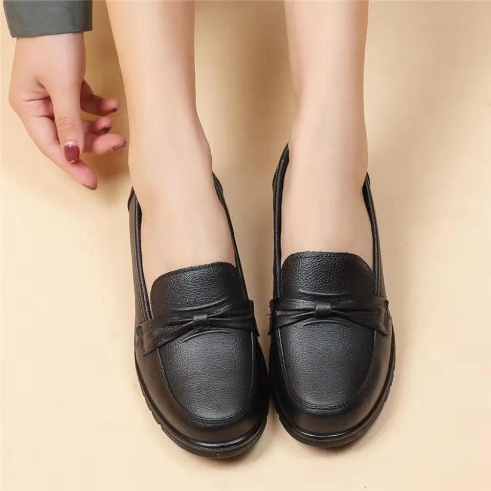 Spring Women's Small Leather Shoes Doudou Shoes Black Low-top Casual Shoes Round Head Soft Sole Mother Shoes Loafers