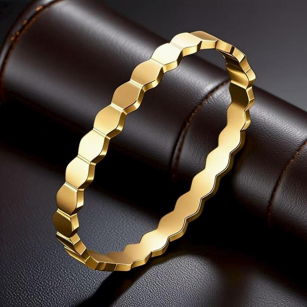 Honeycomb Titanium Steel Bracelet - Versatile European & American Design