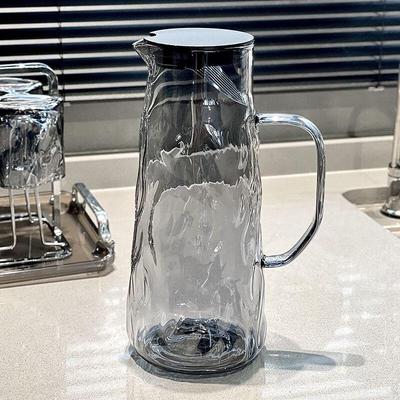 Jarra de Vidrio para Agua con Patrón Ondulado