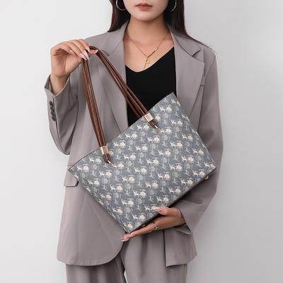 Underarm Tote Bag: A Large-capacity Single-shoulder Bag for Women's Spring and Summer Commuting