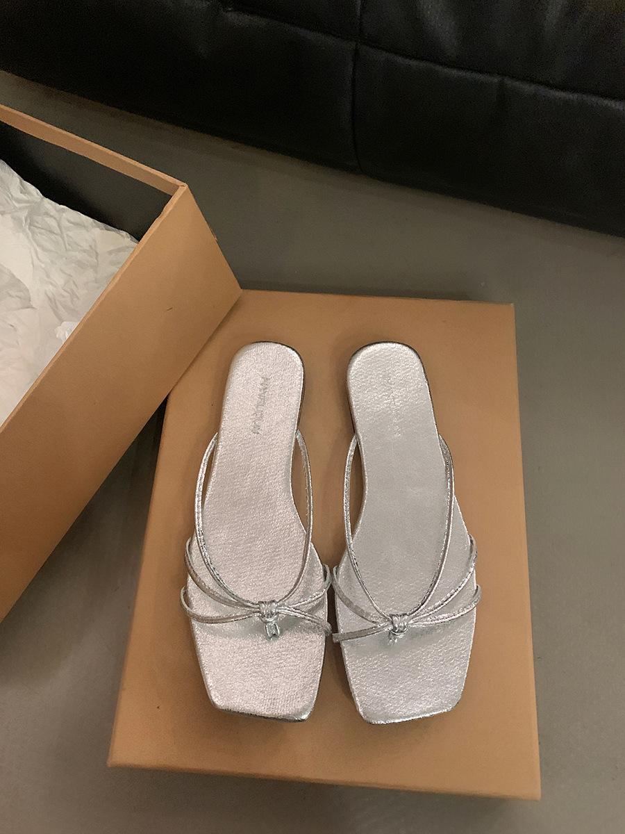 

Fairy temperament one-word slippers women s shoes wear 2025 new summer flat silver sandals 40 серебряный