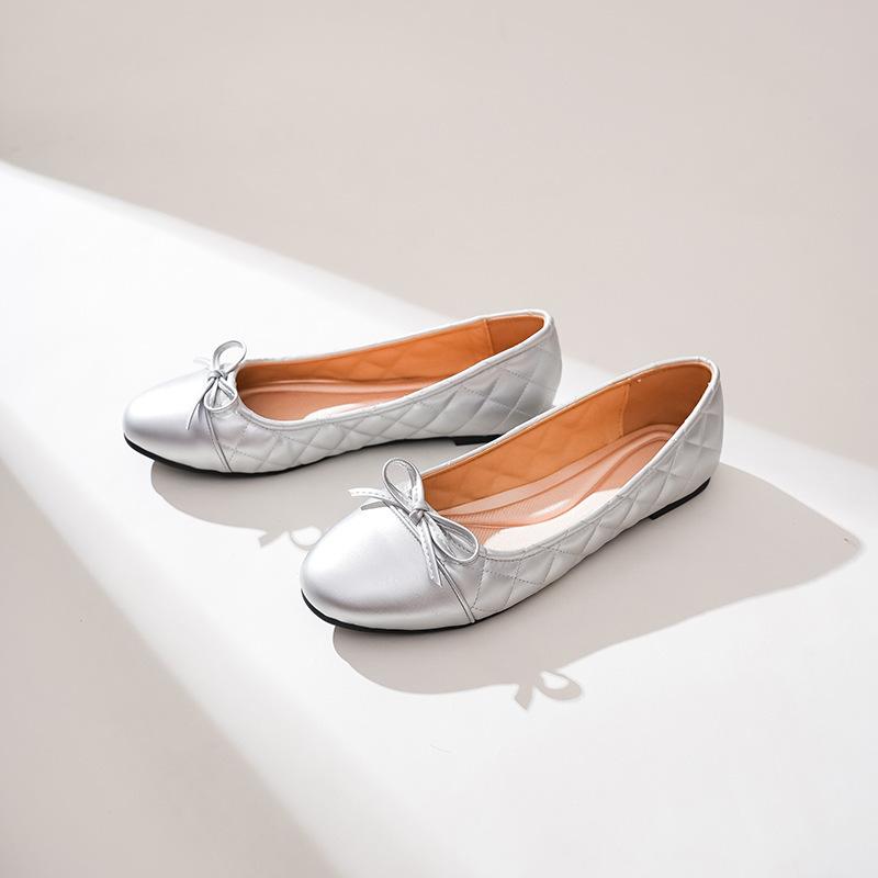 

Мода 2025 Изящные женские туфли-одинарки Круглый носок Бант Лоферы Стеганые балетки Женские Мягкие Сворачивающиеся балетки Суперлегкие Мокасины Женские 4.5 серебряный