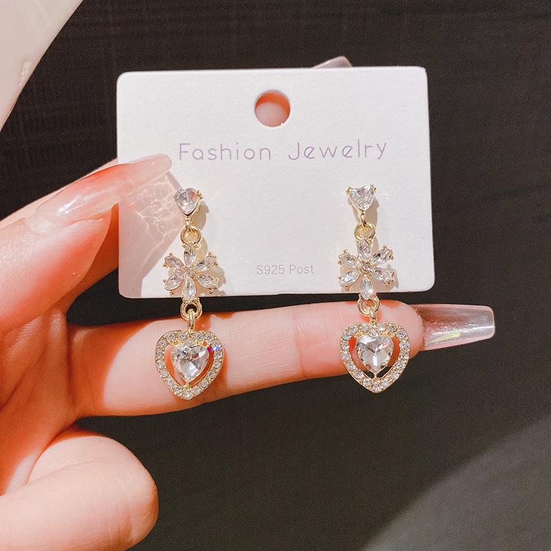 Fashion flower love fringed earrings women s niche design sense cold wind earrings travel with new trendy stud earrings золотой