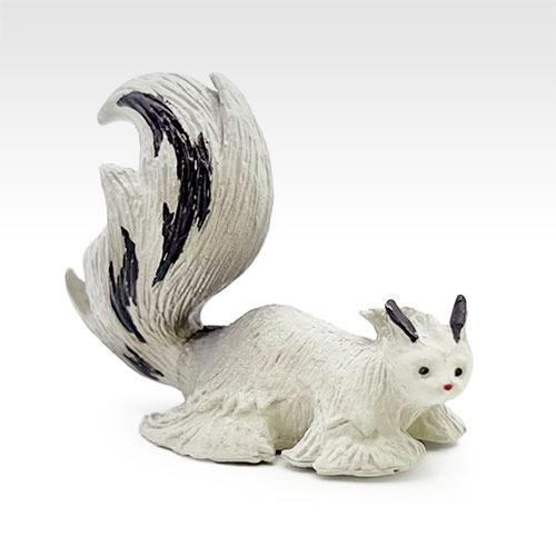 Gashapon Monster Hunter Rise of The World Environmental Creatures Guide Lantern Fish Surrounding Rabbit Responding FIGURE TOYS