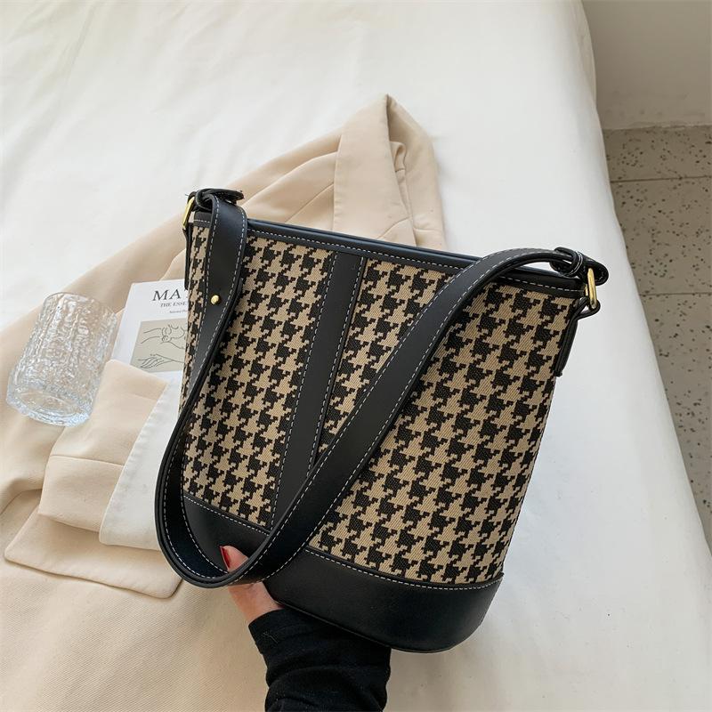 Large-capacity bag women's bag new niche thousand bird grid shoulder bag crossbody bag underarm bucket bag tide