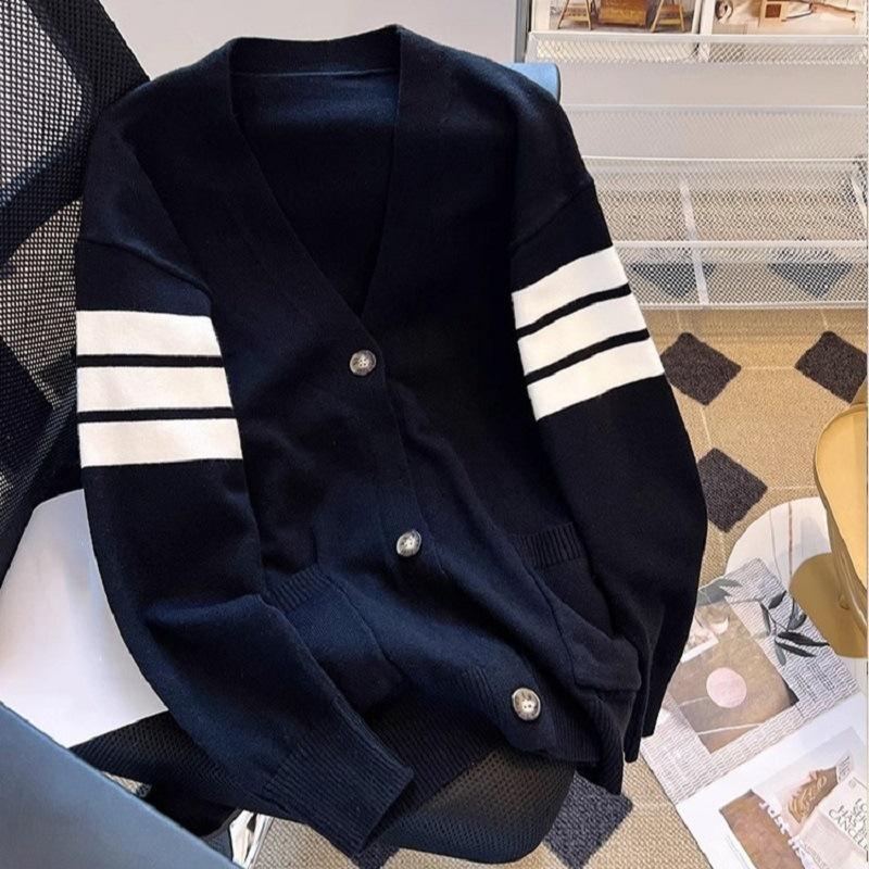 

Spring and Autumn New Niche British College Style Striped V-Neck Splicing Contrasting Color Knitted Cardigan Women s Fashion Casual 49-105 (average size) чорний