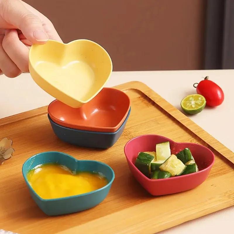 Convenient Serving Plate Easy to Clean Dessert Dish Heart-shaped Food Grade Snack Plate  Pack Food