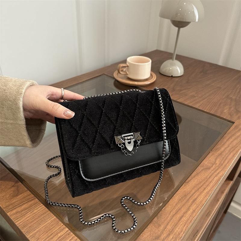 New Velvet Commuting Crossbody Bag Women Fashi Chain Strap Square Shoulder Bag Comfortable and Texture Versatile Chain Bag