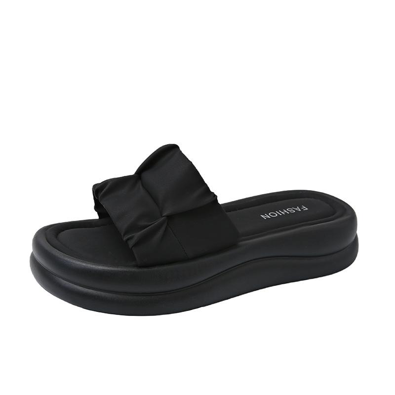 Korean version of soft bottom comfortable cool slippers outer wear women's 2025 summer new with skirt versatile one-word beach slippers