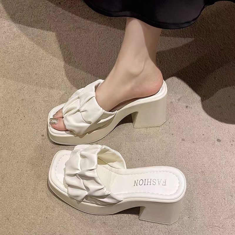 Internet-Berühmtheit High Heels 2025 Sommer neue Trage dicke Sohle Mode wasserdicht Tischabsatz dicker Absatz Wort Sandalen Damen