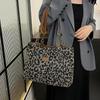Neue modische Tragetaschen aus Segeltuch zum Einkaufen und Reisen. Neue beliebte Handtaschen für Damen mit großem Fassungsvermögen und Leopardenmuster, Umhängetaschen