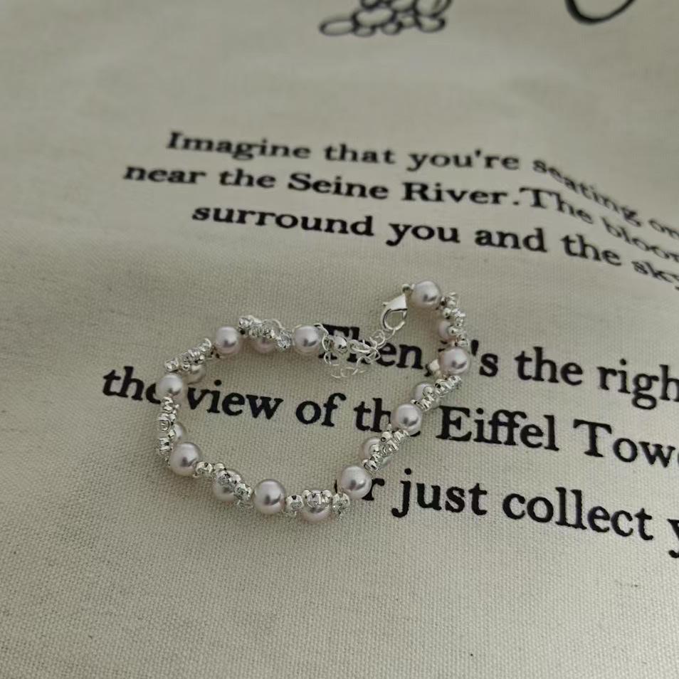 Elegant Pearl Zircon Bracelet for Women – Exquisite, Sparkling, Versatile, and Luxurious Hand Accessory.