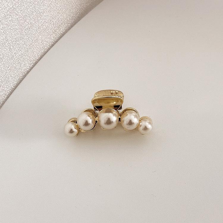 Korean Retro French Pearl Claw Hair Clip - Elegant Metal Hair Accessory for Women