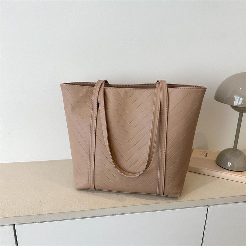 Chic Pu Leather Shoulder Bag For Women Spacious And Fashionable Design