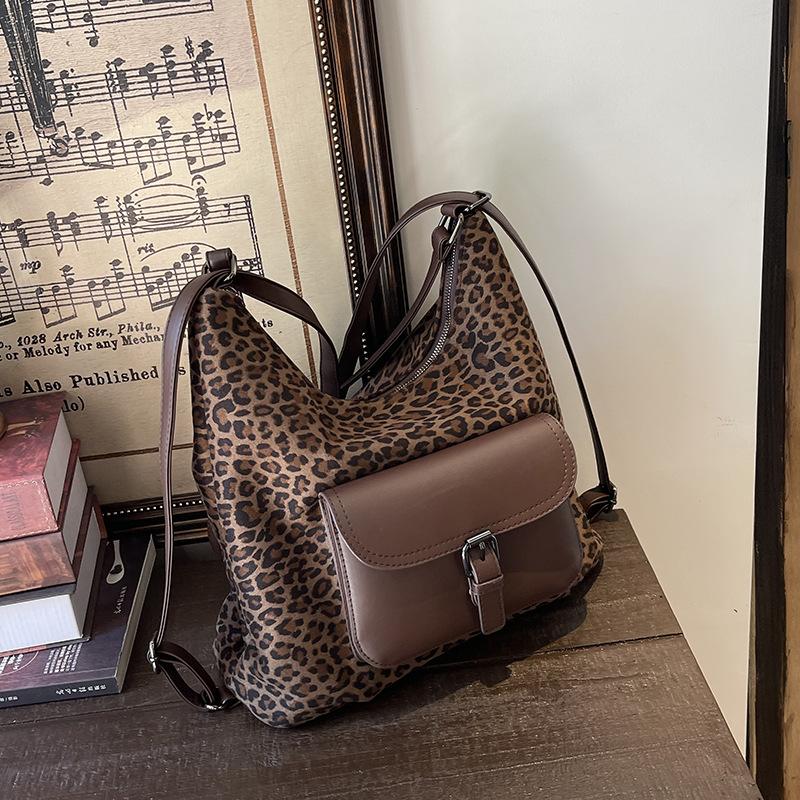 Large capacity bag women's new backpack leopard print travel backpack commuter shoulder messenger bag tide