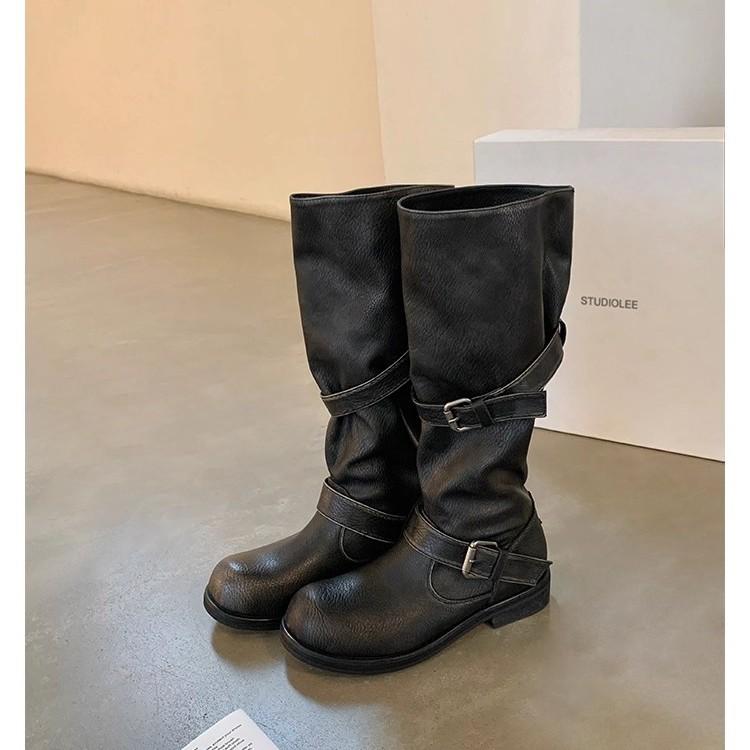 

The new spot grape mother has the same style, wide tube, large tube circumference, round head trousers, thick heel, thick sole, genuine leather, medi 40