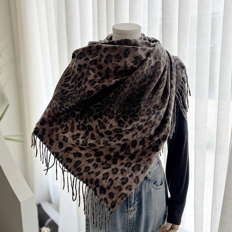 Leopard print scarf women's autumn and winter classic thickened imitation cashmere printed fringed shawl European and American versatile warm scarf
