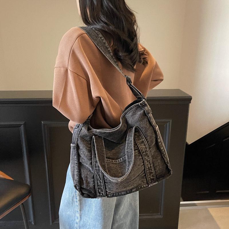 Jeanstasche Umhängetasche Lässig und Vielseitig Großvolumige Handgehaltene Crossbody-Tragetasche