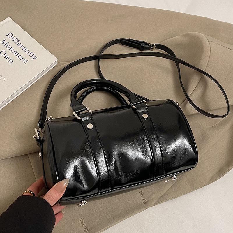 

Spring and summer hot-selling fashion hand-carried pillow bowling bag Korean version of foreign style simple style versatile casual messenger bag wome