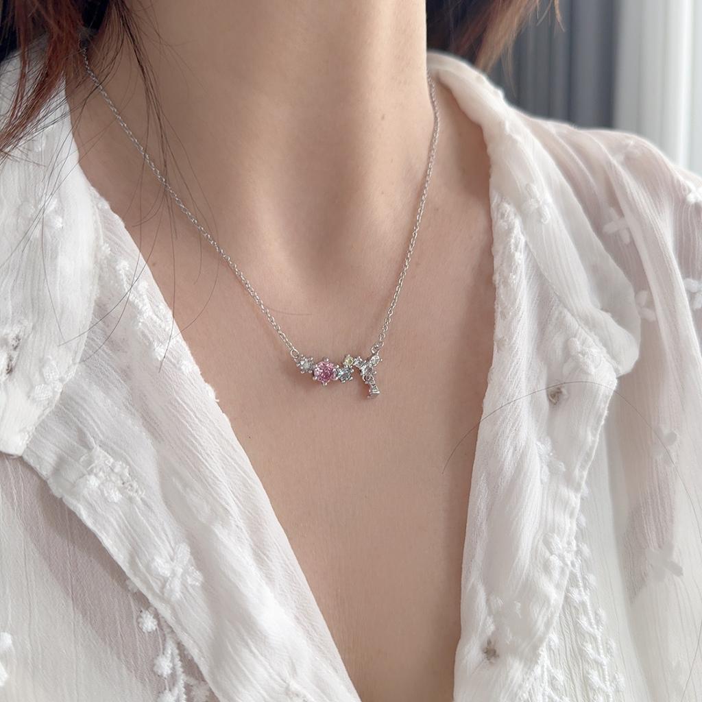Sweet Butterfly Niche Design Colored Diamond Collarbone Chain Exquisite High-End Elegant Women'S Fashion Light Luxury Neck Chain Shining Necklace