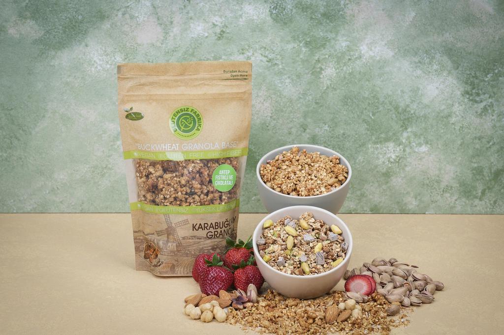 Glutensiz Fabrika Granola owsiano-gryczana z pistacjami i czekoladą – Chrupiąca i czysta