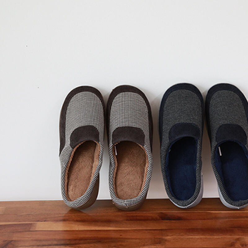 

Dining for Men s Slippers brown