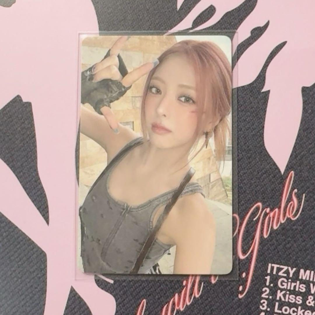 

[USED] ITZY Yuna GWBG jingdong1.0 Chinese Lucky Doll Trading Card