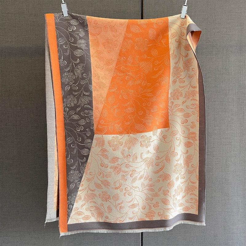 Autumn New Cashmere Tassel Scarf Women's Fashion Age-reducing Jacquard Scarf Warm and Thickened Large Shawl