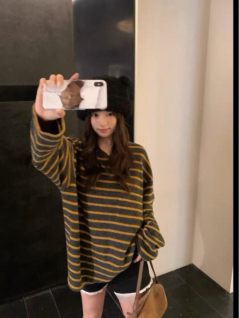 Women's Cozy Striped Round Neck Long Sleeve T-Shirt: Soft, Thick Brushed Fabric for Autumn/Winter Korean Style