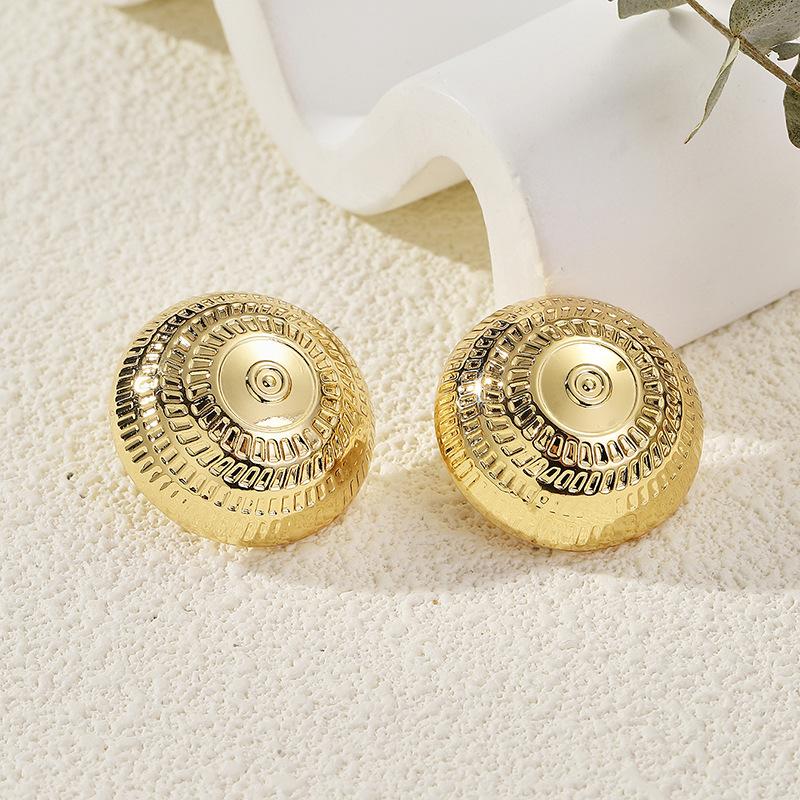 European and American jewelry ins niche design sense heavy industry metal stud earrings fashionable gold light luxury versatile earrings