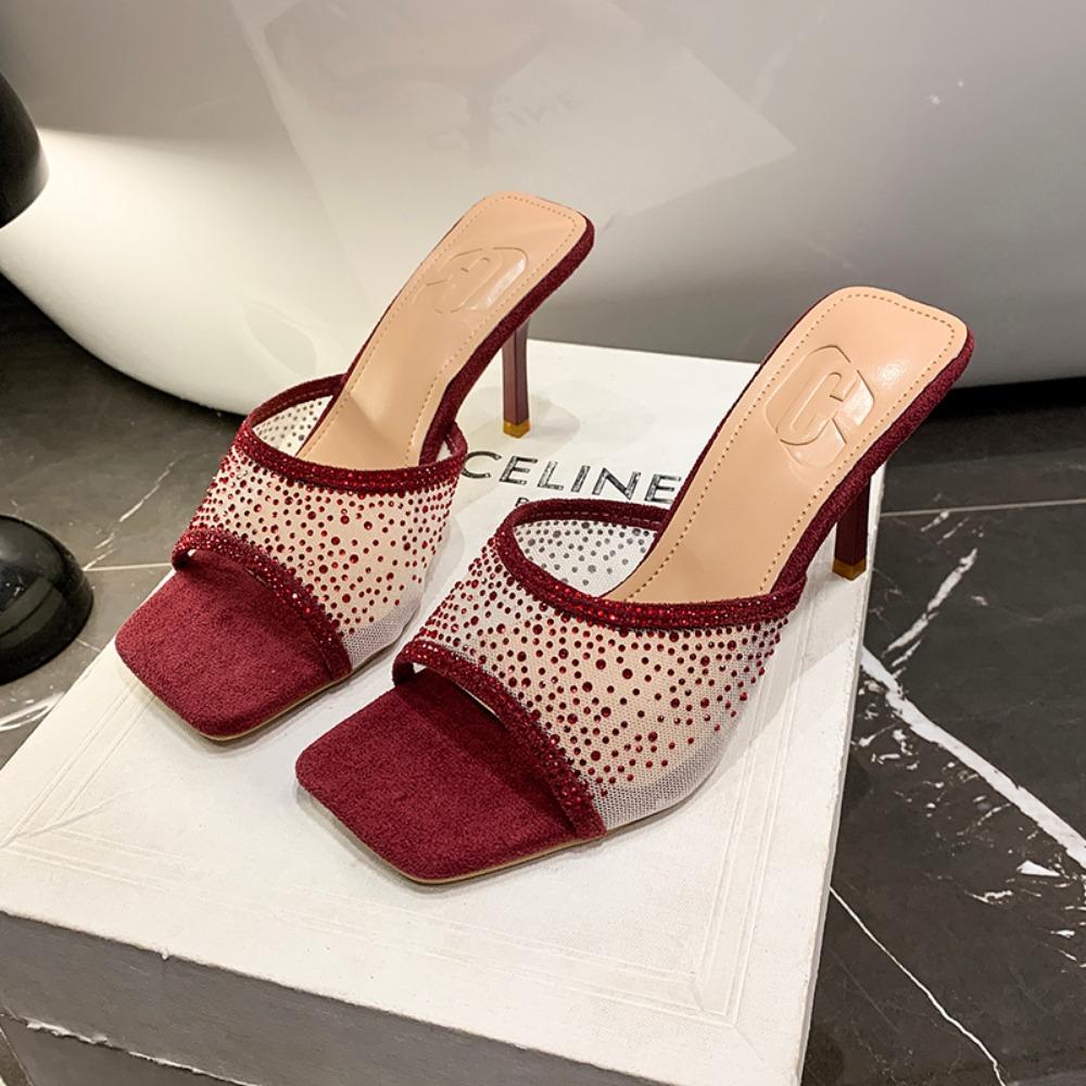 Модные универсальные тапочки на высоком каблуке с квадратным носом украшенные стразами цельнокроеные босоножки на ремешке повседневная элегантная женская обувь 35 вино красного 3340₽