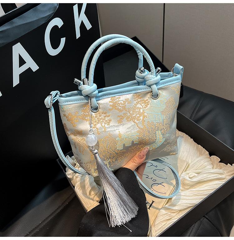 2026 National Chinese Style Spring New Embroidery Personality Western Design Texture Women's Single Shoulder Handheld Bucket Bag