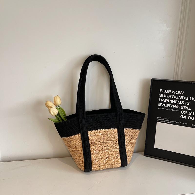 

Summer new splicing shoulder messenger bag 2025 texture contrasting color foreign style women s bag versatile fashion simple handbag чёрный