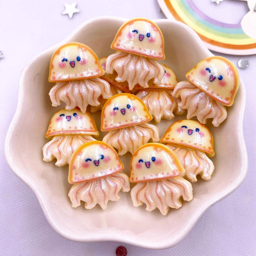 12pcs Colorful Resin Jellyfish Crabs Shells Seahorses Octopuses Whales Ocean Animal Flatback Scrapbook DIY Figurine Decor Crafts